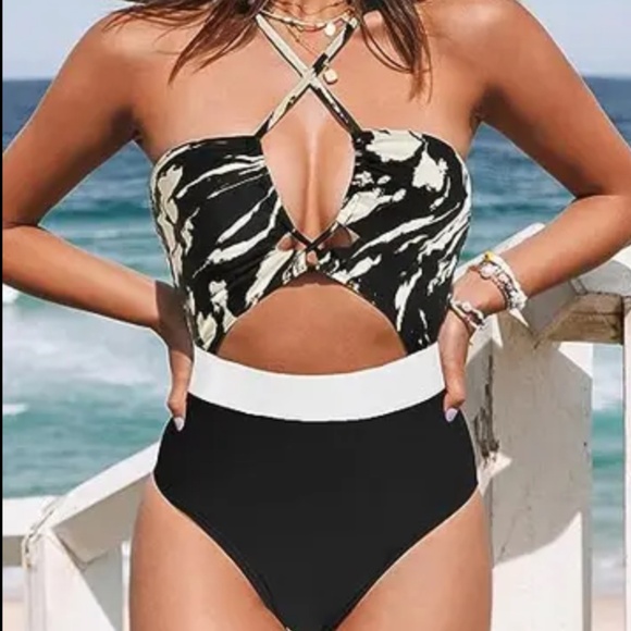 Cupshe Women's Cutout Shirring One Piece Swimsuit US Large Summer Resortwear NWT - Picture 9 of 9